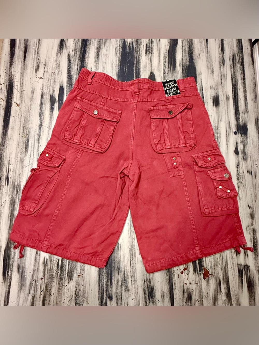 Riot Empire Men's Red Cargo Shorts Size 36 New with Tags - Picture 11 of 13